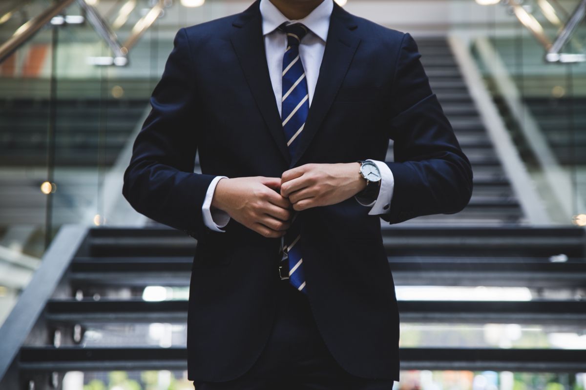 As vantagens de investir em roupa social para o uniforme de trabalho