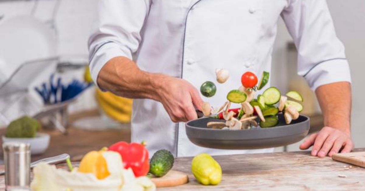 Conheça a importância do uniforme para cozinha