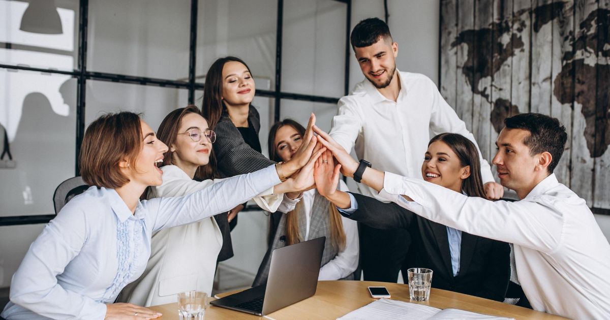 Por que investir em uniformes administrativos para sua empresa?